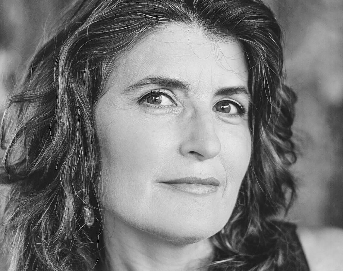 Corinna J. Moebius, portrait in natural light, black and white